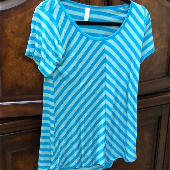 Lularoe XS classic tee - Picture 1 of 2